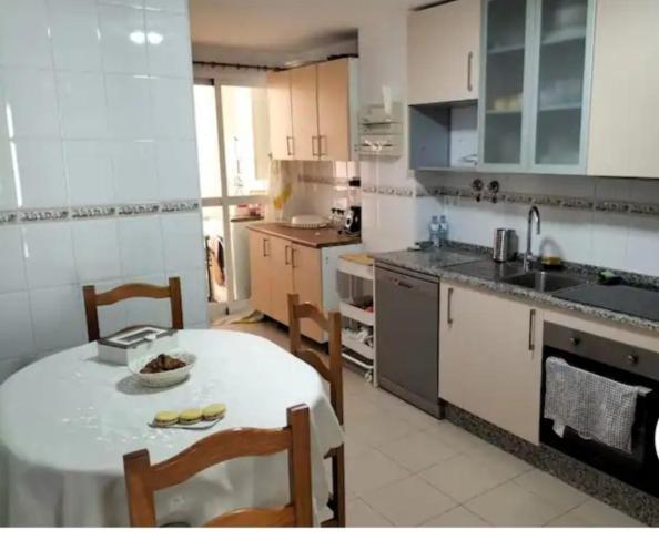 Torremolinos Alquilo Habitacion Con Bano Compartido Y Cocina Compartida Luaran gambar